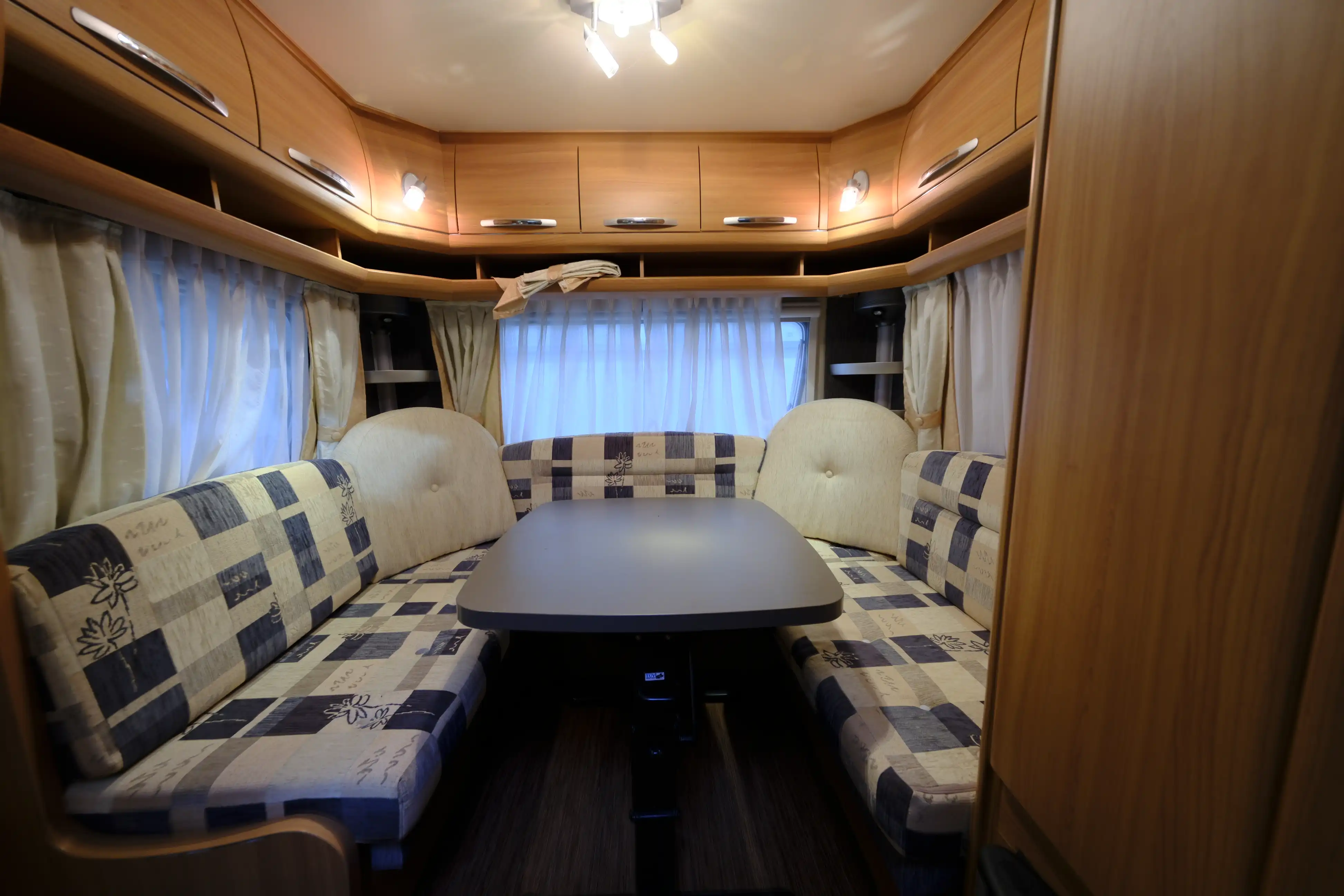 HOBBY DeLuxe 490 UL